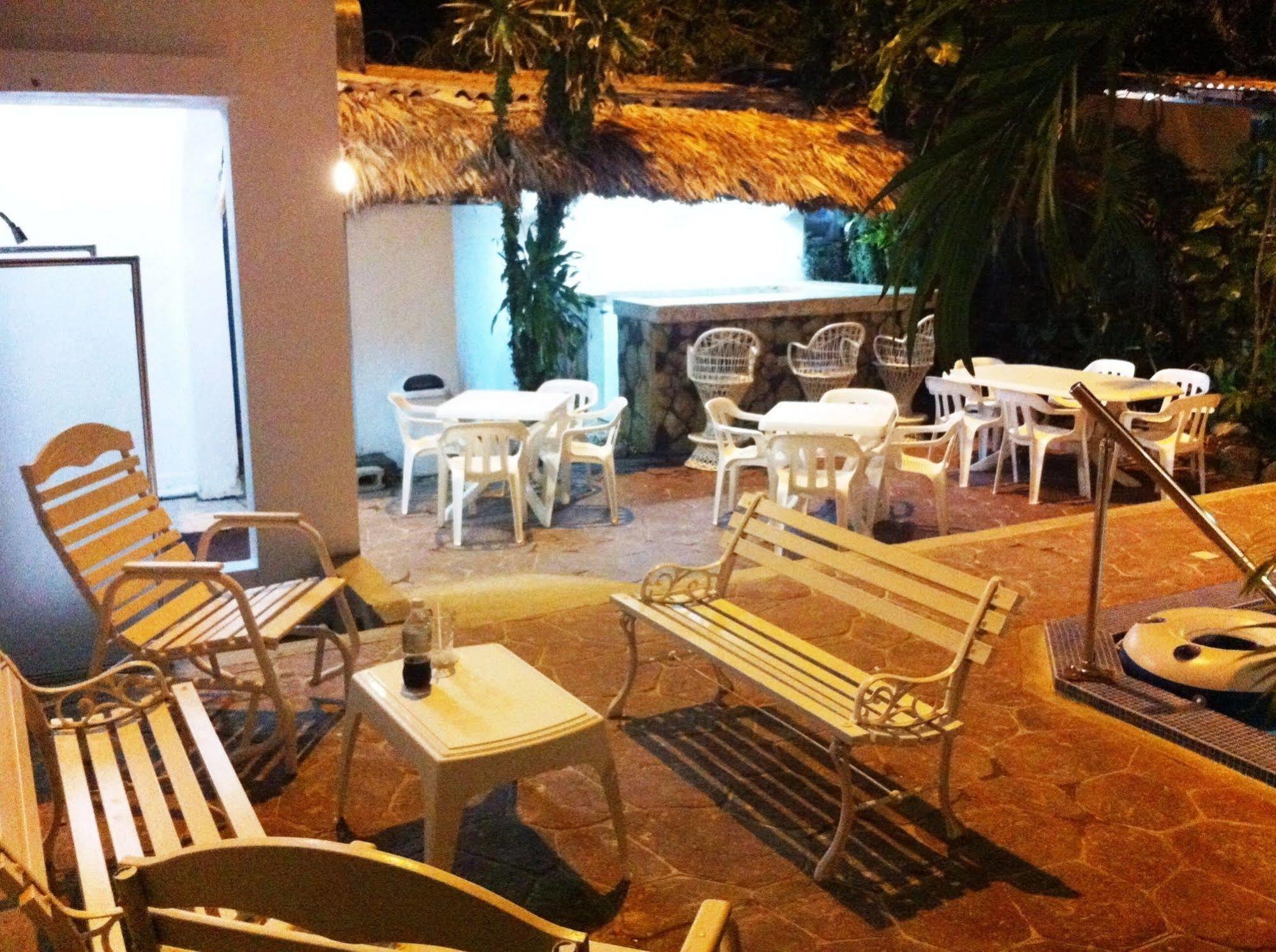 Hotel Caribe Barahona Ngoại thất bức ảnh